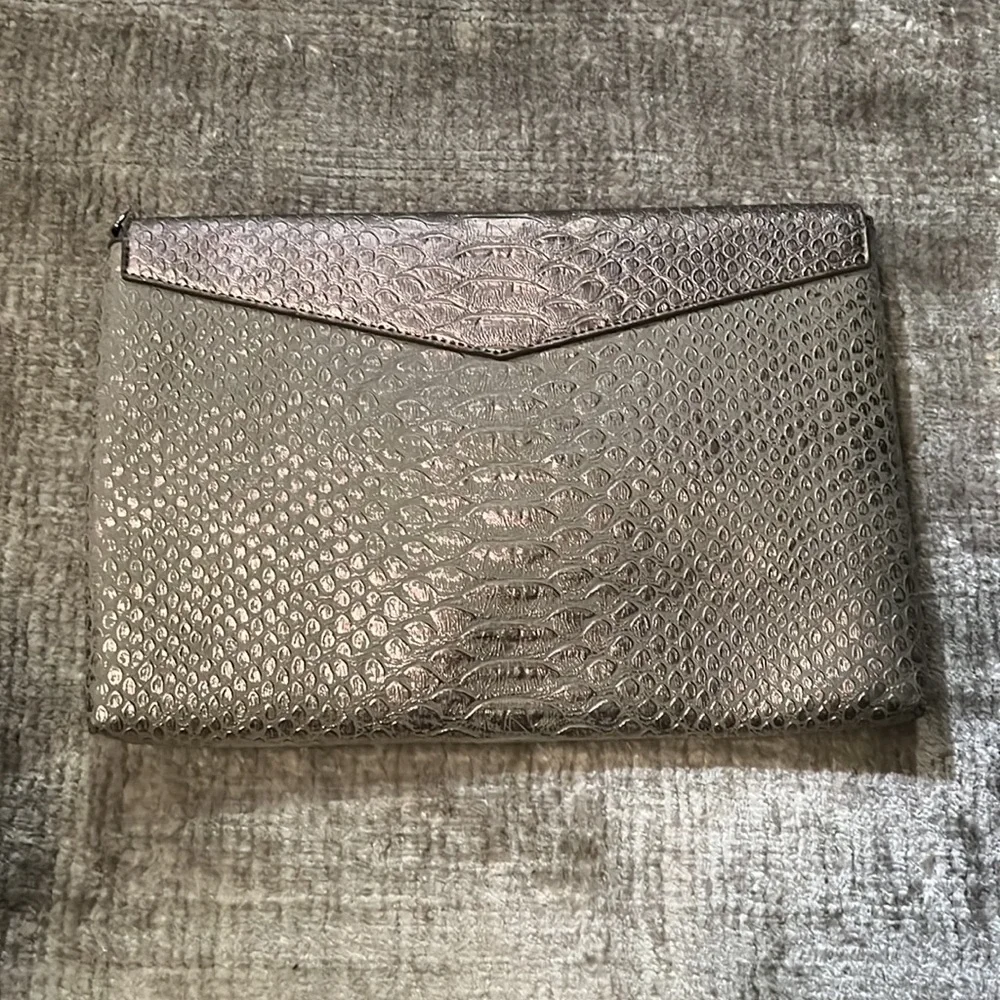 Stella & Dot metallic faux croc clutch - Picture 2 of 3